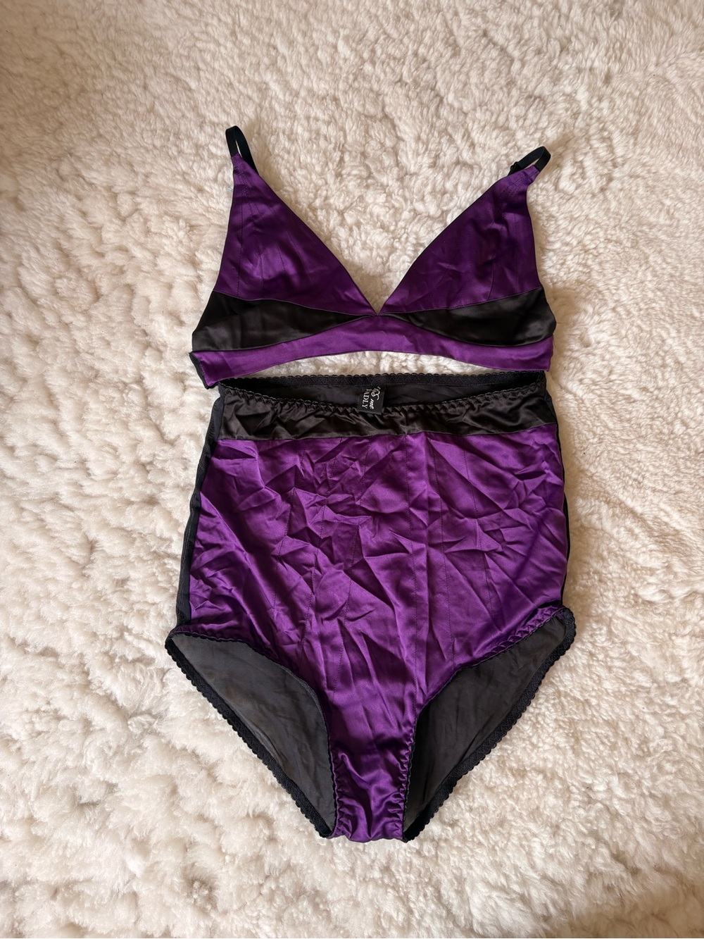 Kiss Me Deadly Purple Satin Bralette, Panty and Garter Set Size S/M - Picture 4 of 7